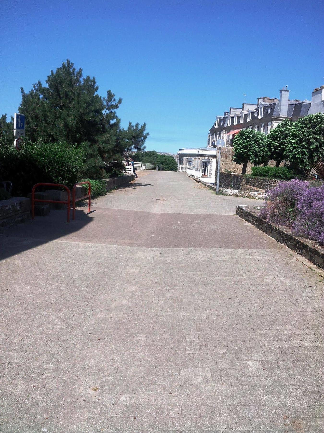 Appartement vue sur mer et sur intra muros st Malo ferry et commerces à 100 m Saint-Malo Extérieur photo