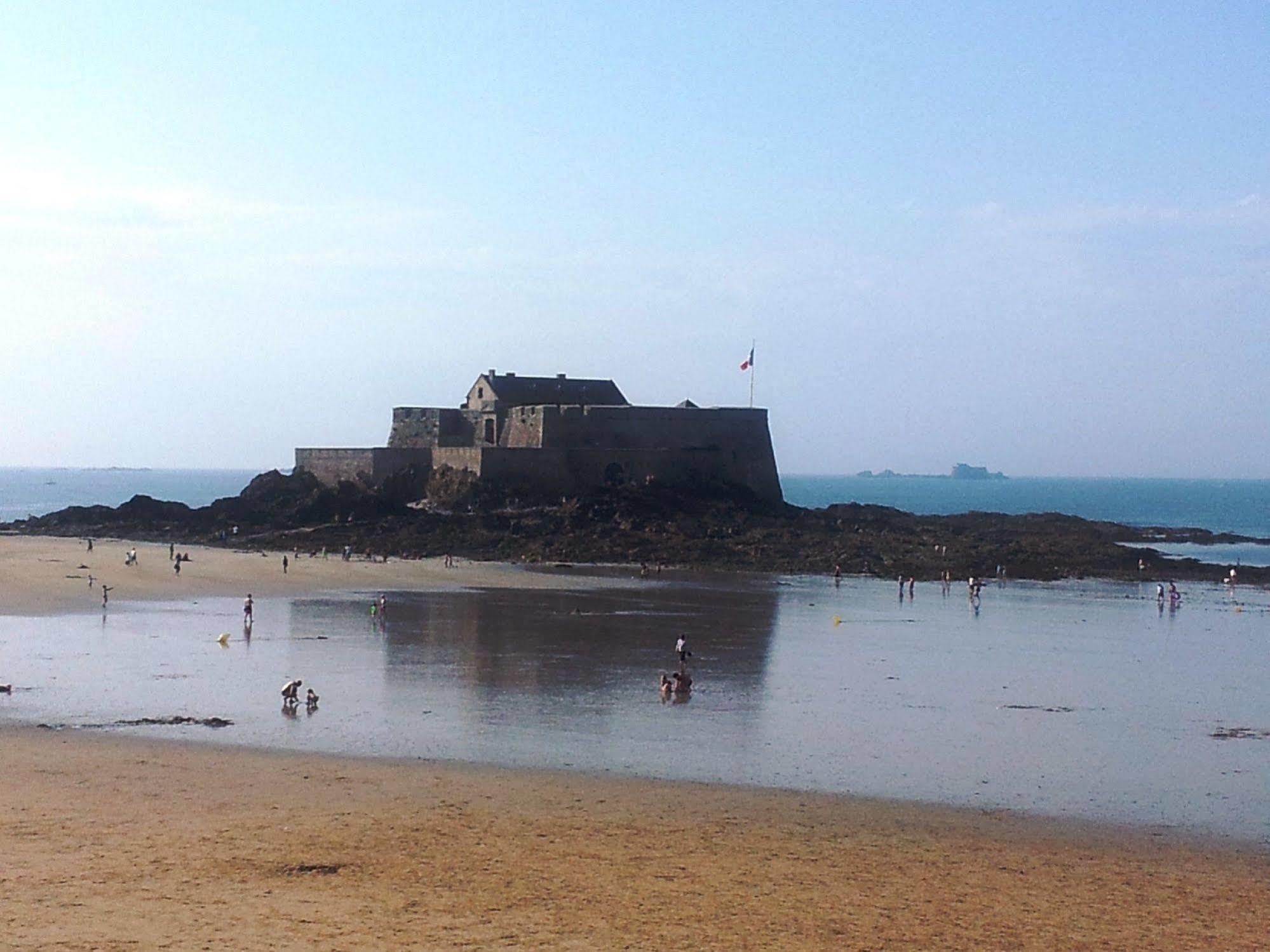 Appartement vue sur mer et sur intra muros st Malo ferry et commerces à 100 m Saint-Malo Extérieur photo