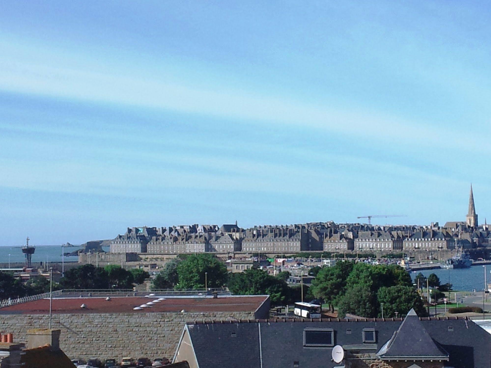 Appartement vue sur mer et sur intra muros st Malo ferry et commerces à 100 m Saint-Malo Extérieur photo