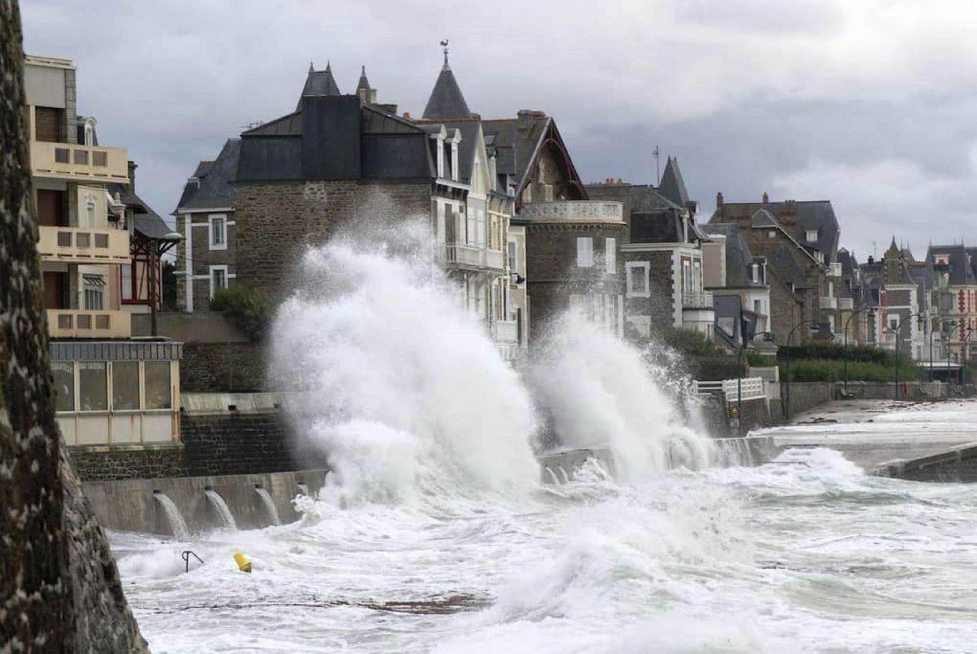 Appartement vue sur mer et sur intra muros st Malo ferry et commerces à 100 m Saint-Malo Extérieur photo